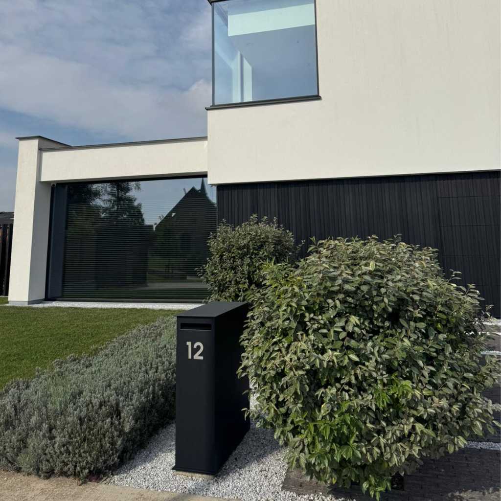 Ferme | Gleuf links | RAL9005TXT